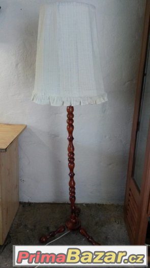 Dřevěná lampa – fotografie 1