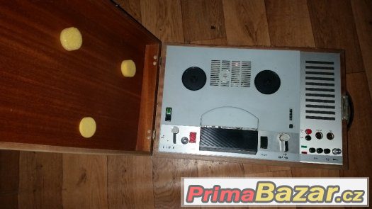 Přenosný radiomagnetofon Tesla – fotografie 1