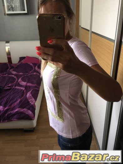 Dámské růžové triko s aplikaci – fotografie 3