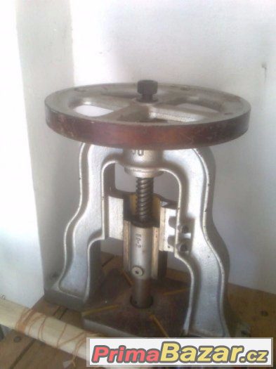 Prodám Lis Manuální 9500 kg – fotografie 1