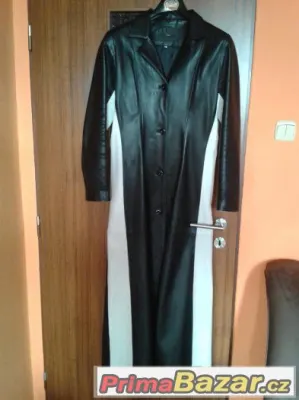 Dlouhý kožený černobílý kabát, plášť zn. KOCMAN
