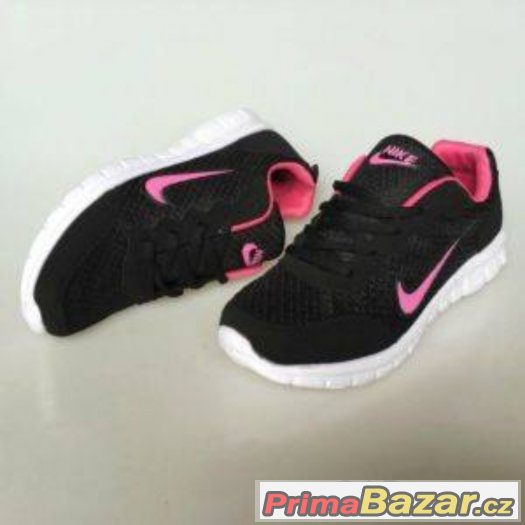 Nove boty Nike – fotografie 1