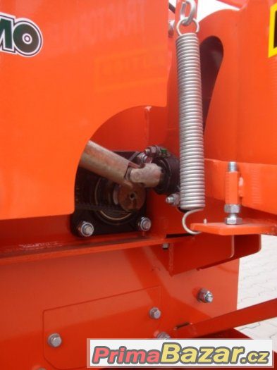 Štěpkovač WC-8 za traktor, drtič větví do 20 cm průměru – fotografie 4