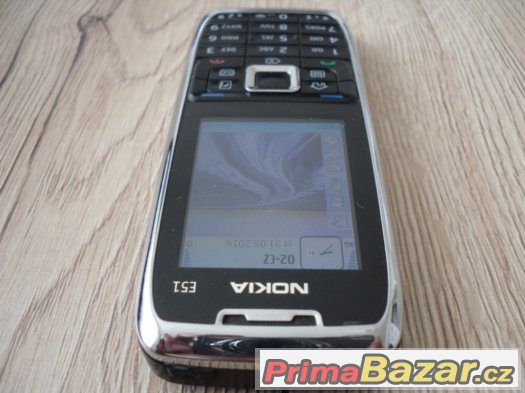 Nokia E51,klasický tlačítkový telefon,perfektní stav. – fotografie 3