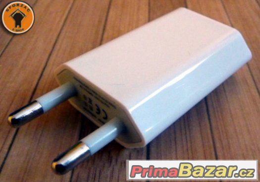 Univerzální USB síťový nabíjecí adaptér bílý – fotografie 1