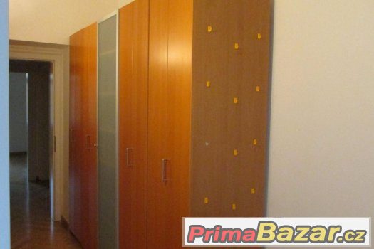 Prodám velkou dřevědnou skříň – fotografie 3