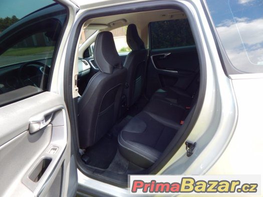 VOLVO XC60 D3 AWD 2.4 Drive-E – fotografie 5