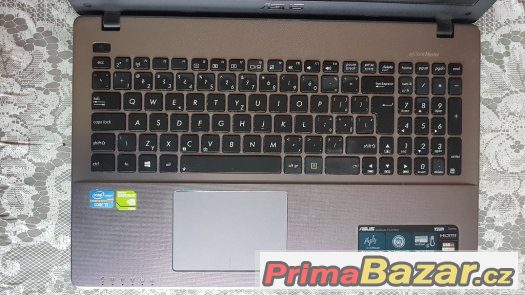 Herni notebook ASUS – fotografie 3