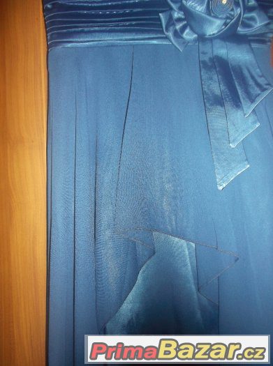 prodám společenské šaty,modré,velikost M/L (v.40),nutno měři – fotografie 2