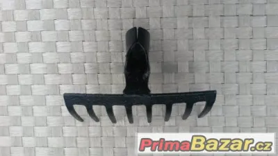 Prodám osmihroté železné hrábě. Cena 30,- Kč. Email: jpdd@se