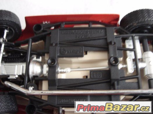 BURAGO MERCEDES-BENZ SL200 1/18 – fotografie 2