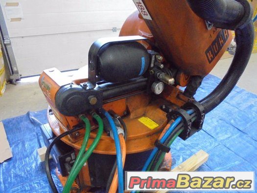 Průmyslový robot KUKA KR 125/2-KRC1-VIDEO. – fotografie 3