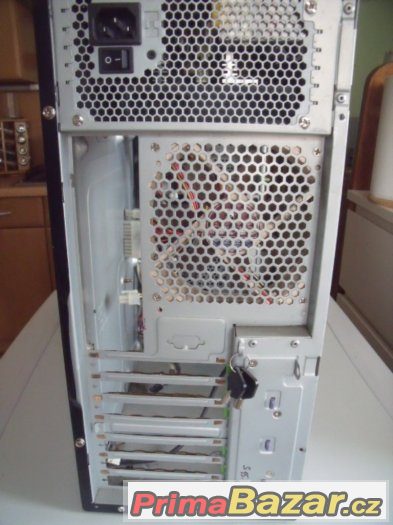 Černá PC skříň + mechanika + zdroj + větrák ZAMYKACÍ – fotografie 4