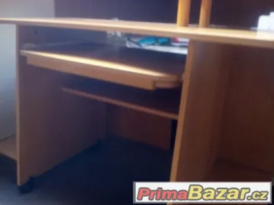 Prodám psací a PC stůl, buk