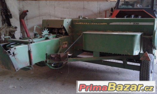Lis John Deere 332 – fotografie 2