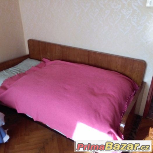 Daruji zdarma starý bytelný gauč s ůl.prostorem – fotografie 2