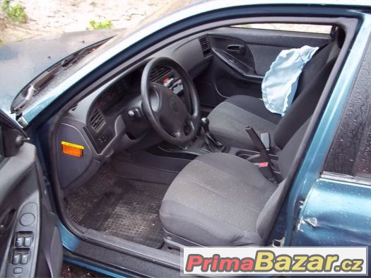 Hyundai Elantra 1.6 16V 79 kw rok 2000 – fotografie 2