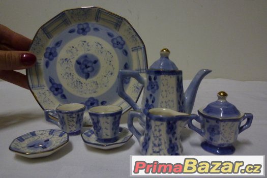 Porcelánový servis na zámek pro panenky – fotografie 1