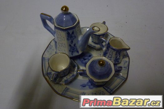Porcelánový servis na zámek pro panenky – fotografie 3