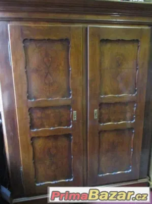 Skříň ořech Biedermeier 1840