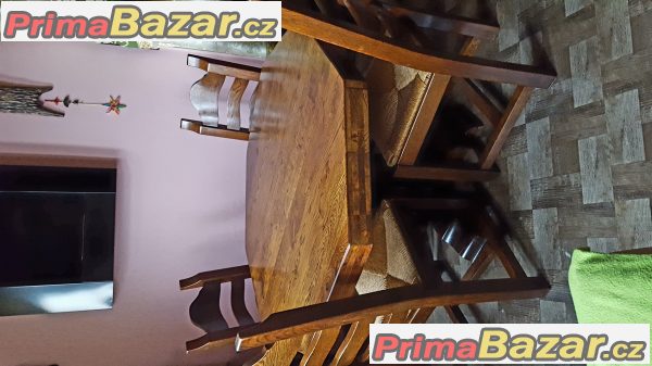Masivní, rustikální stůl a 4 židle