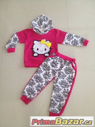 Mikina a kalhoty Hello Kitty růžové barvy. – fotografie 1