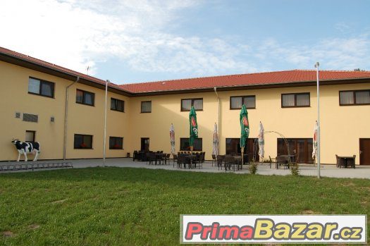 HOTEL NA FARMĚ - SERVÍRKA/ČÍŠNÍK, KUCHAŘ – fotografie 1