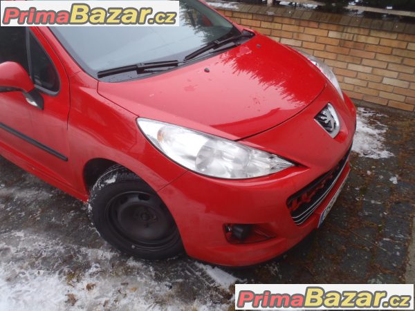 peugeot 207 1.4be 65kw pri parkovani poskozen – fotografie 1