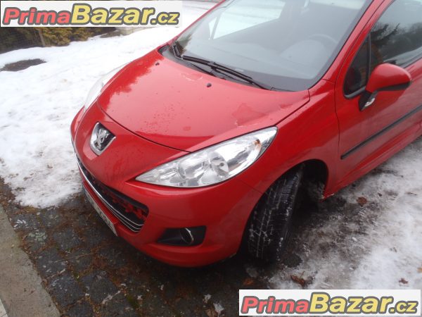 peugeot 207 1.4be 65kw pri parkovani poskozen – fotografie 2