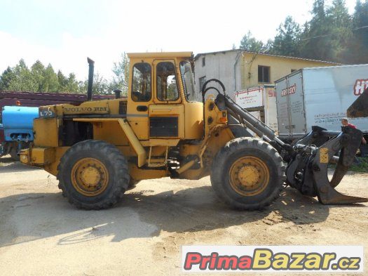 Nabízím nakladač Volvo L70 s kleštěmi na dřevo – fotografie 5