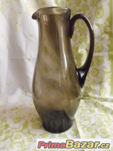 Velký starý skleněný džbán s uchem – fotografie 1