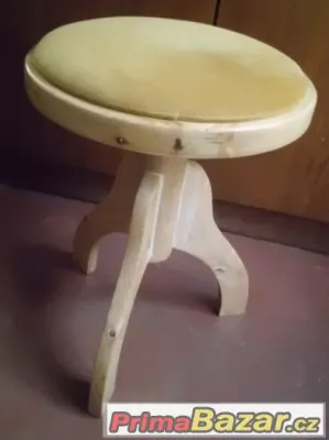 pěkná dřevěná otočná Židlička k pianu