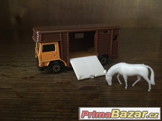 Matchbox SF 40 Horse Box – fotografie 1
