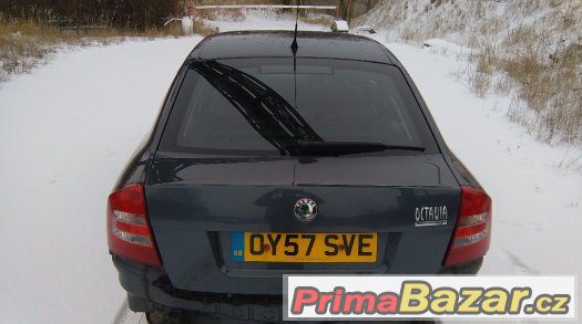 Škoda Octavia II, zadní víko liftback – fotografie 1