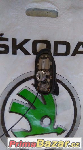 Škoda Superb II, navigační anténa – fotografie 2
