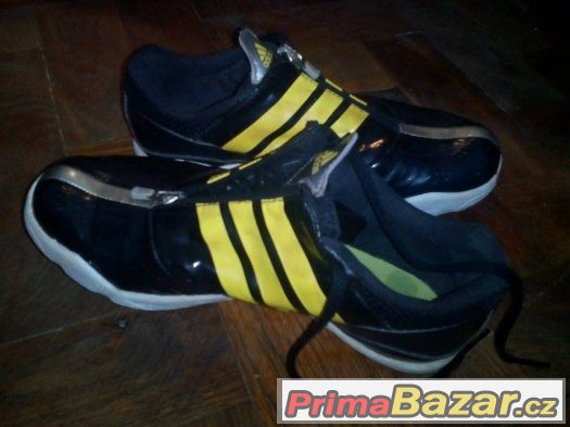 Atletické tretry Adidas – fotografie 1