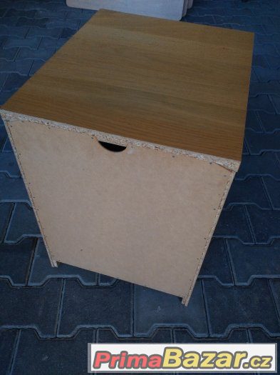 8 x POSTEL IKEA MALM + NOČNÍ STOLEK + LAŤKOVÝ ROŠT + MATRACE – fotografie 3