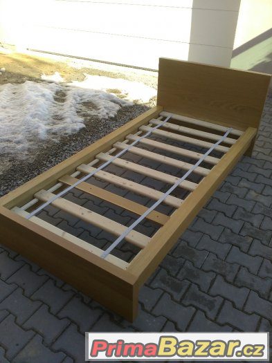 8 x POSTEL IKEA MALM + NOČNÍ STOLEK + LAŤKOVÝ ROŠT + MATRACE – fotografie 4