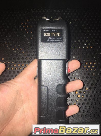 Extravýkonný Paralizer 250 000V + pouzdro a baterka – fotografie 3