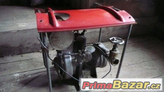 Spalovací motor s čerpadlem – fotografie 1