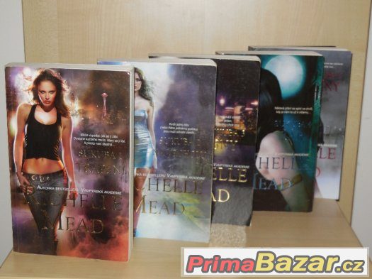 SUKUBA RICHELLE MEAD – fotografie 1