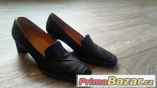 Luxusní nové kožené boty, lodičky, polobotky, černé elegantn – fotografie 2