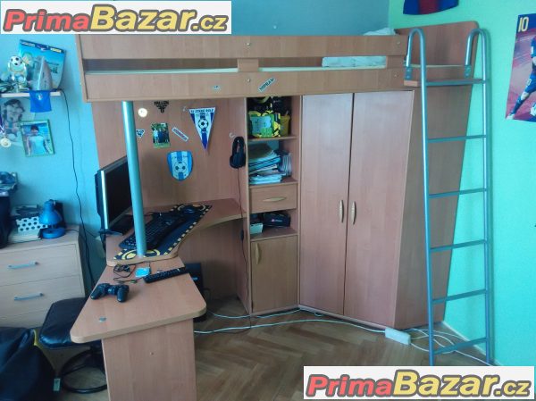Postel,psací stůl,skříń