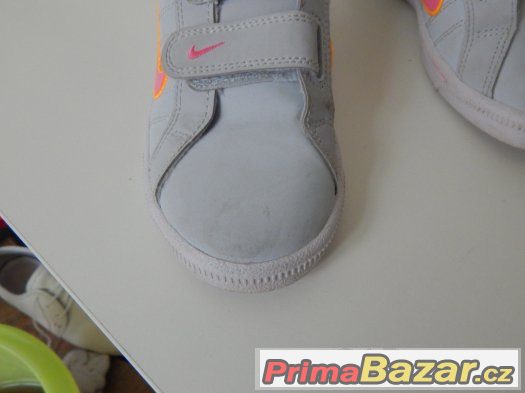 Dívčí tenisky Nike – fotografie 4