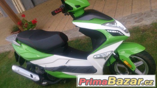 Skútr Znen 125 – fotografie 1