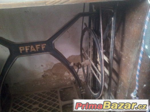 Šicí stroj Singer, stůl Pfaff – fotografie 3