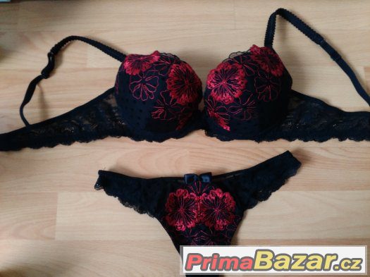 Nenošené luxusní spodní prádlo – fotografie 1