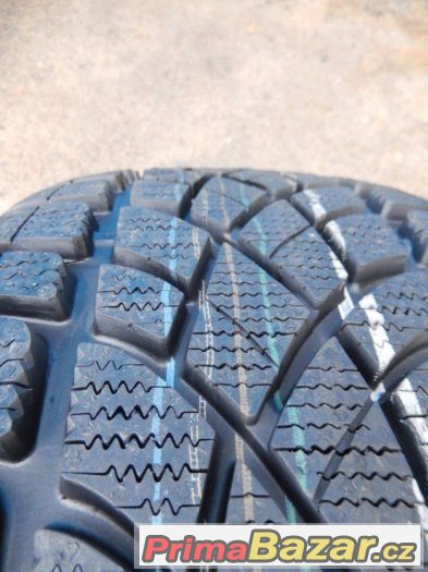 2x nové zimní Dunlop SP WinterSport 3D 235/40/18 95W – fotografie 3