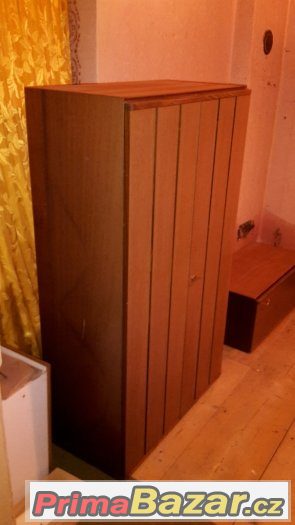 Šatní skříň se zásuvkovým podstavcem – fotografie 4