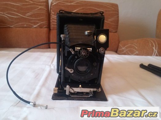 Stary deskovy fotoarat – fotografie 2